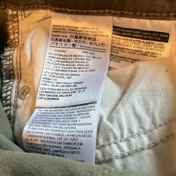 Says size 27 but fits like a 25 Women’s Levi’s 711 skinny jeans camouflage New - Picture 5 of 5